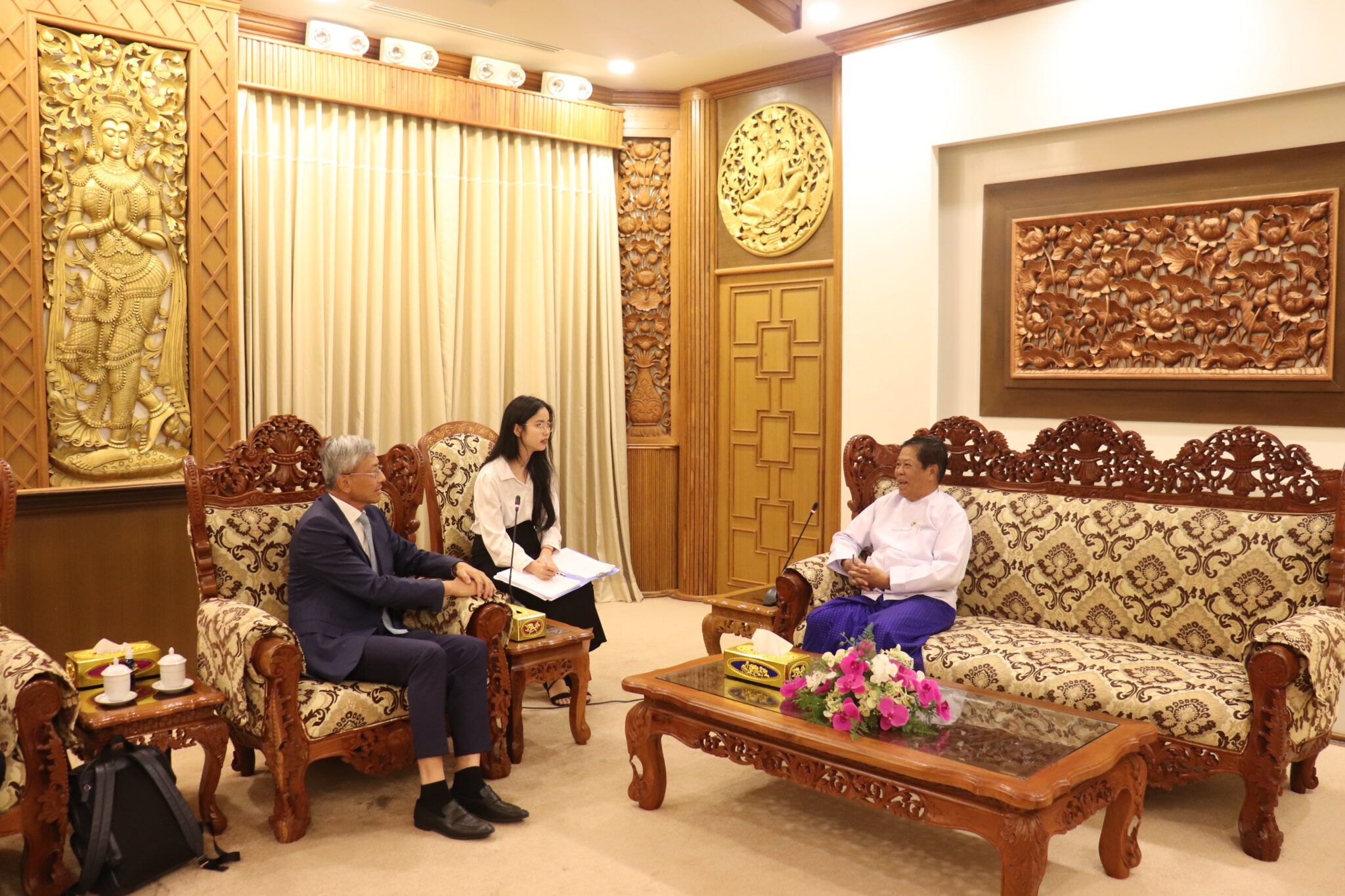 Deputy Prime Minister and Union Minister for Foreign Affairs receives the Chinese Ambassador to Myanmar (13 November 2023)