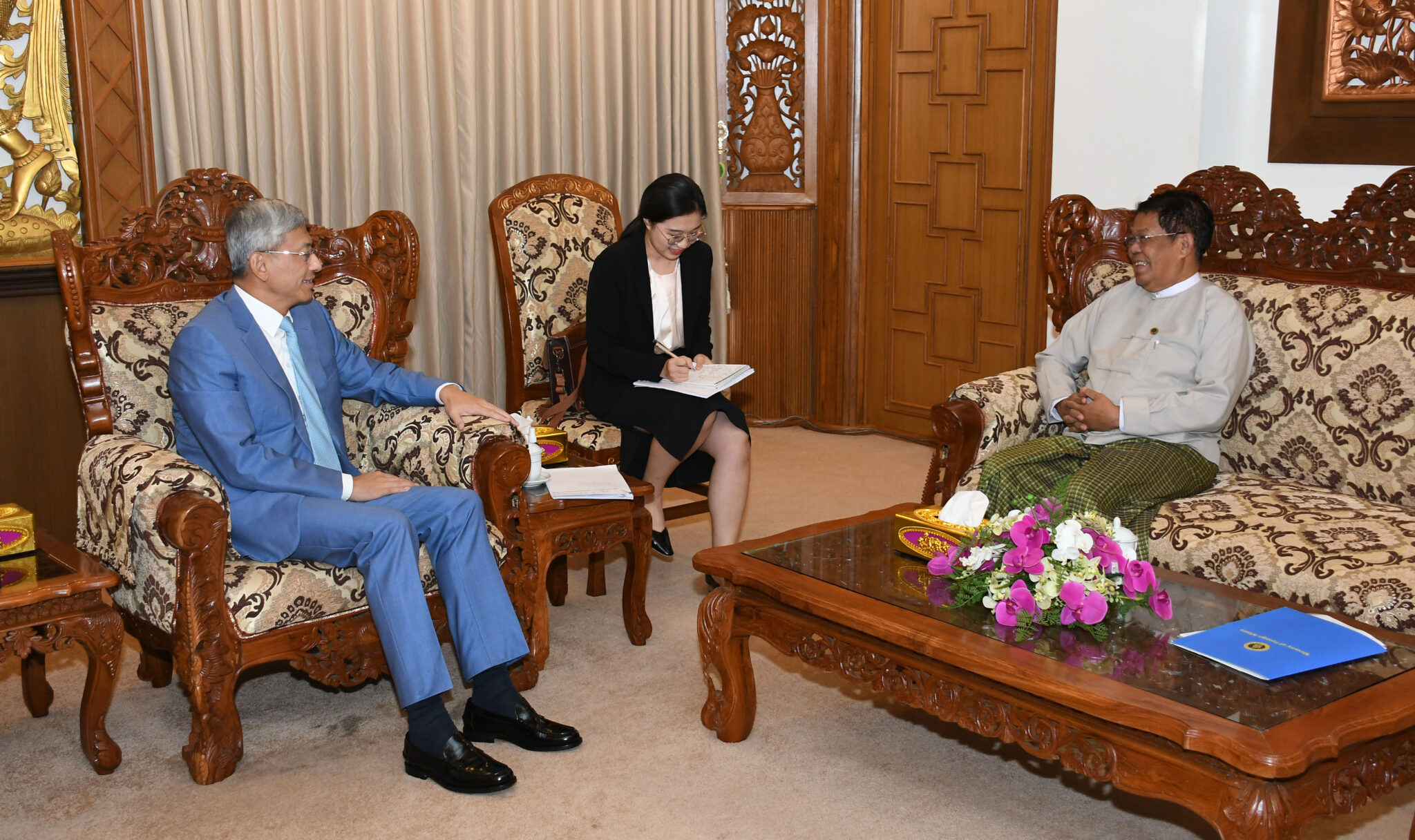 Prime Minister and Union Minister for Foreign Affairs receives the Chinese Ambassador to Myanmar (25 January 2024)